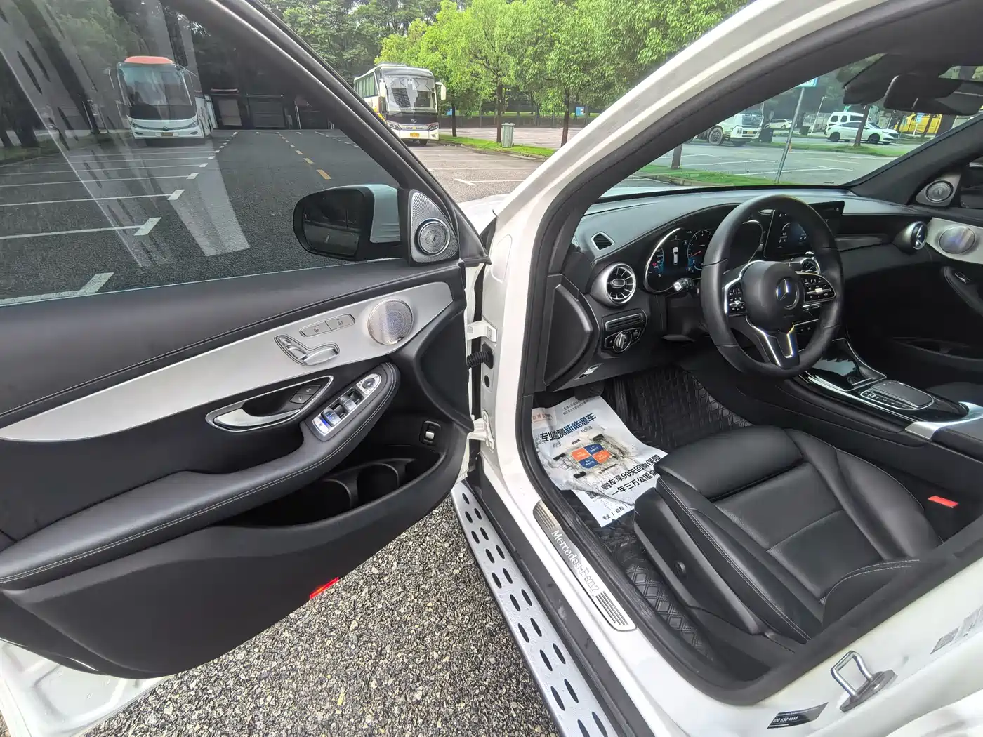 صورة 8 - Mercedes-Benz GLC