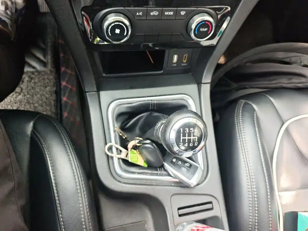 BAIC Weiwang M50F 2018 2017 1.3T Standard