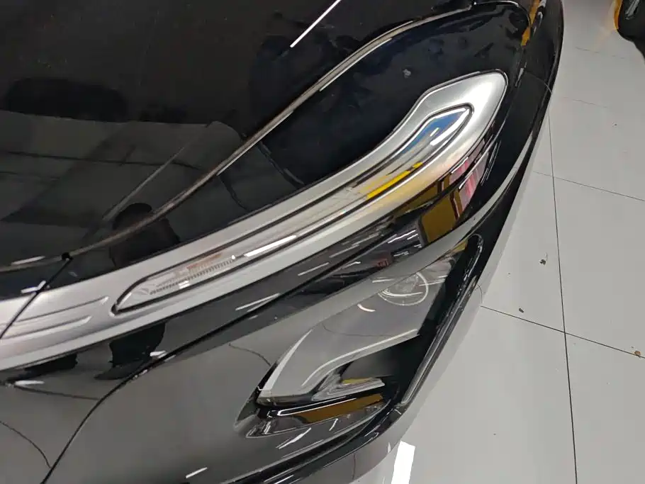 Hongqi E-QM5 2026 2025 610km PLUS