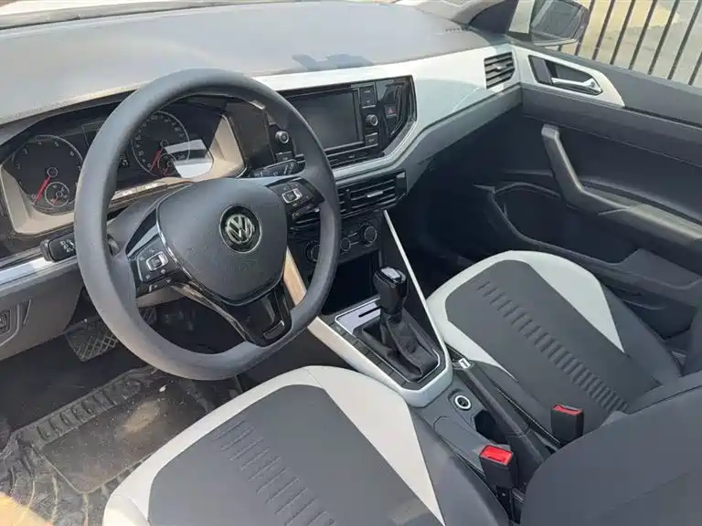 Volkswagen Polo 2019 Plus 1.5L Automatic Colorful Tech Edition фото 2