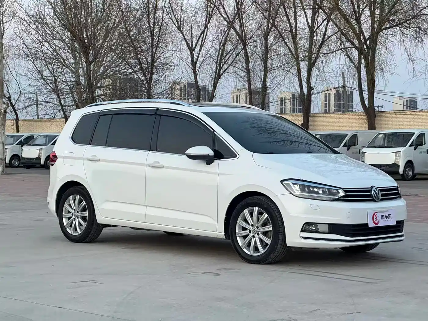 Volkswagen Touran 2018 Touran L 280TSI DSG Elegance 7-seater фото 3