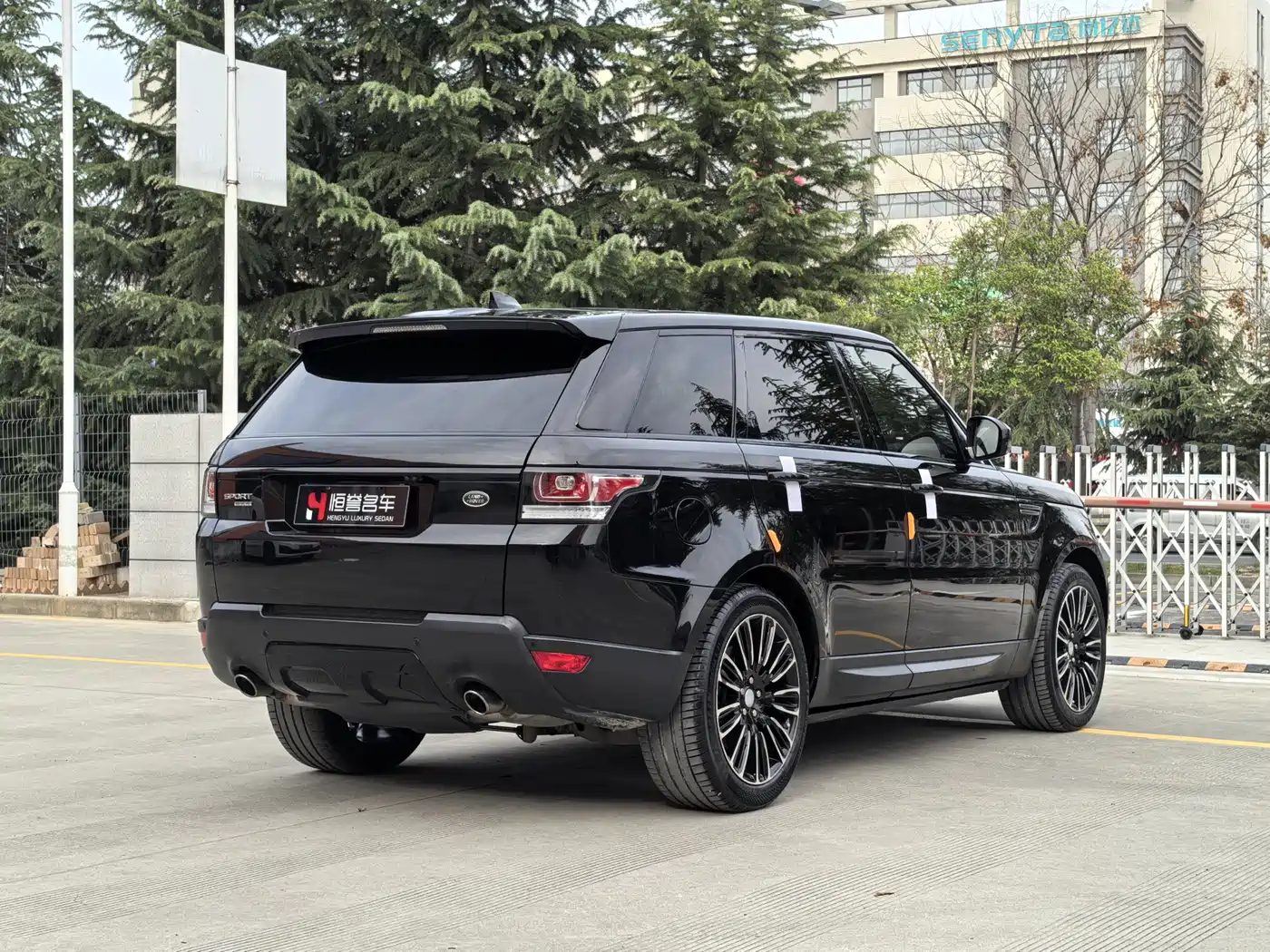 Land Rover Range Rover Sport 2017 3.0 SC V6 SE фото 28