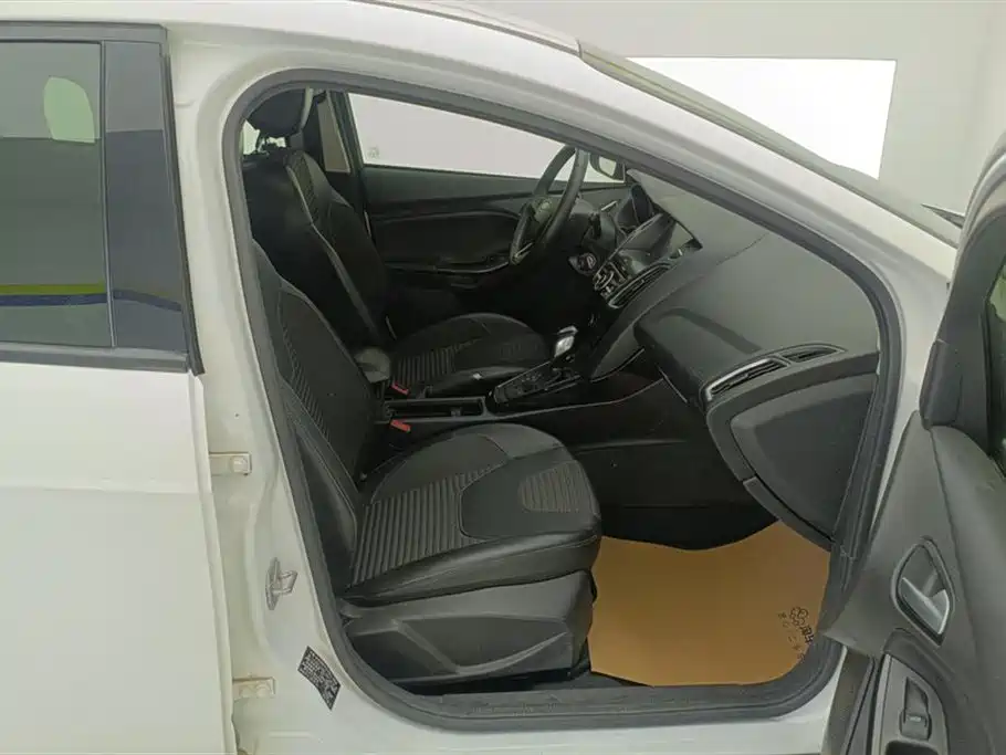 FORD FOX