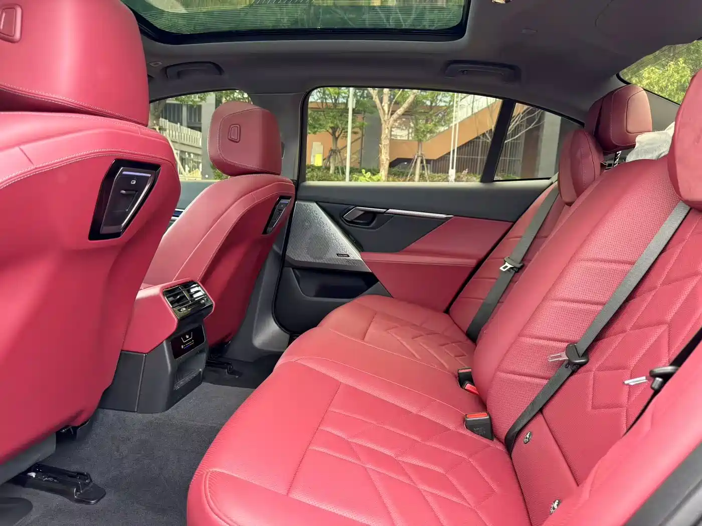 BMW 5 Series 2024 530Li Leading M Sport Package фото 6