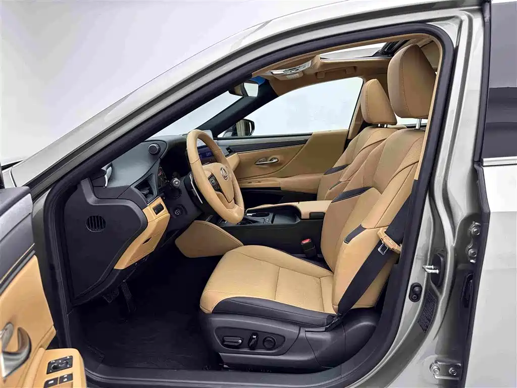 Lexus ES 2025 2025 300h Ultimate Edition