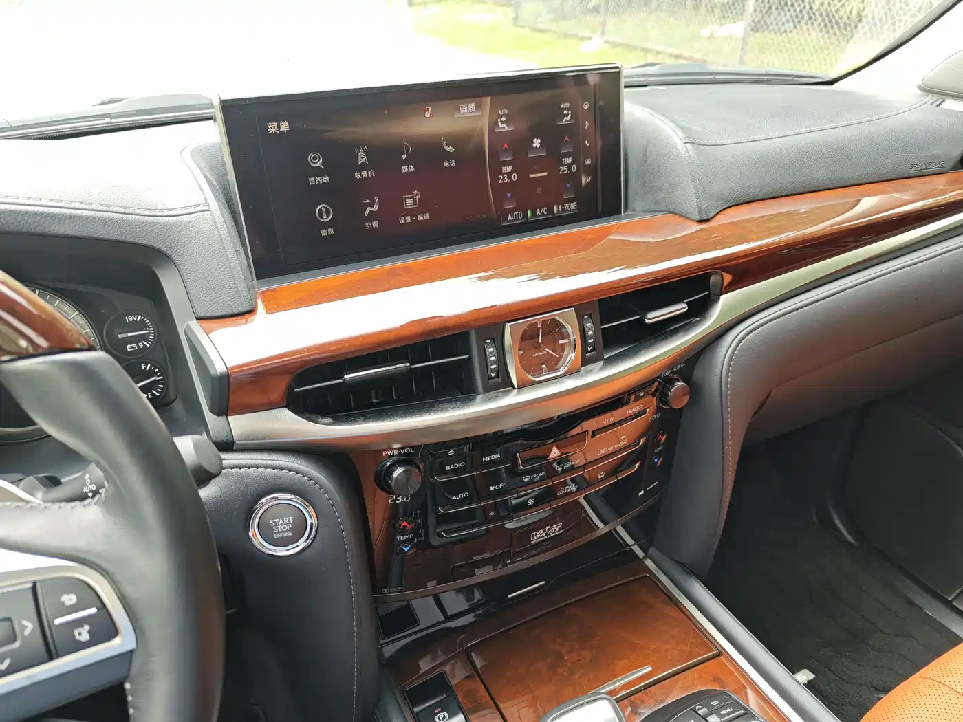 Lexus LX 2016 570 Dynamic Luxury Edition фото 17