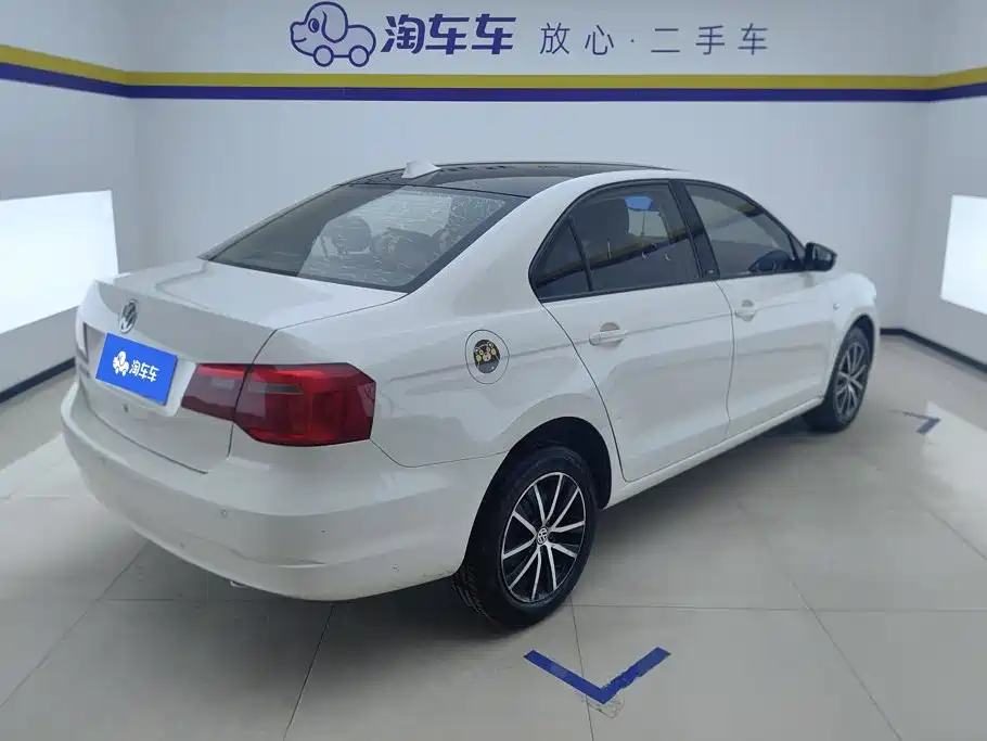 Photo 3 - Volkswagen Jetta