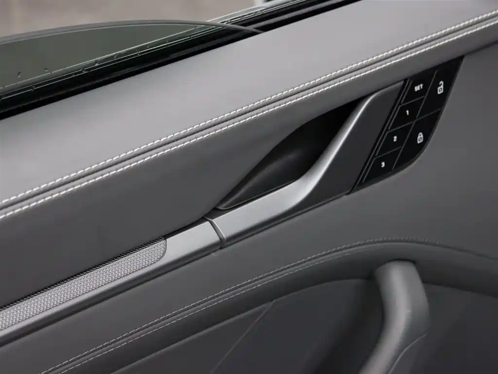 Porsche 911 2023 Carrera 3.0T фото 7