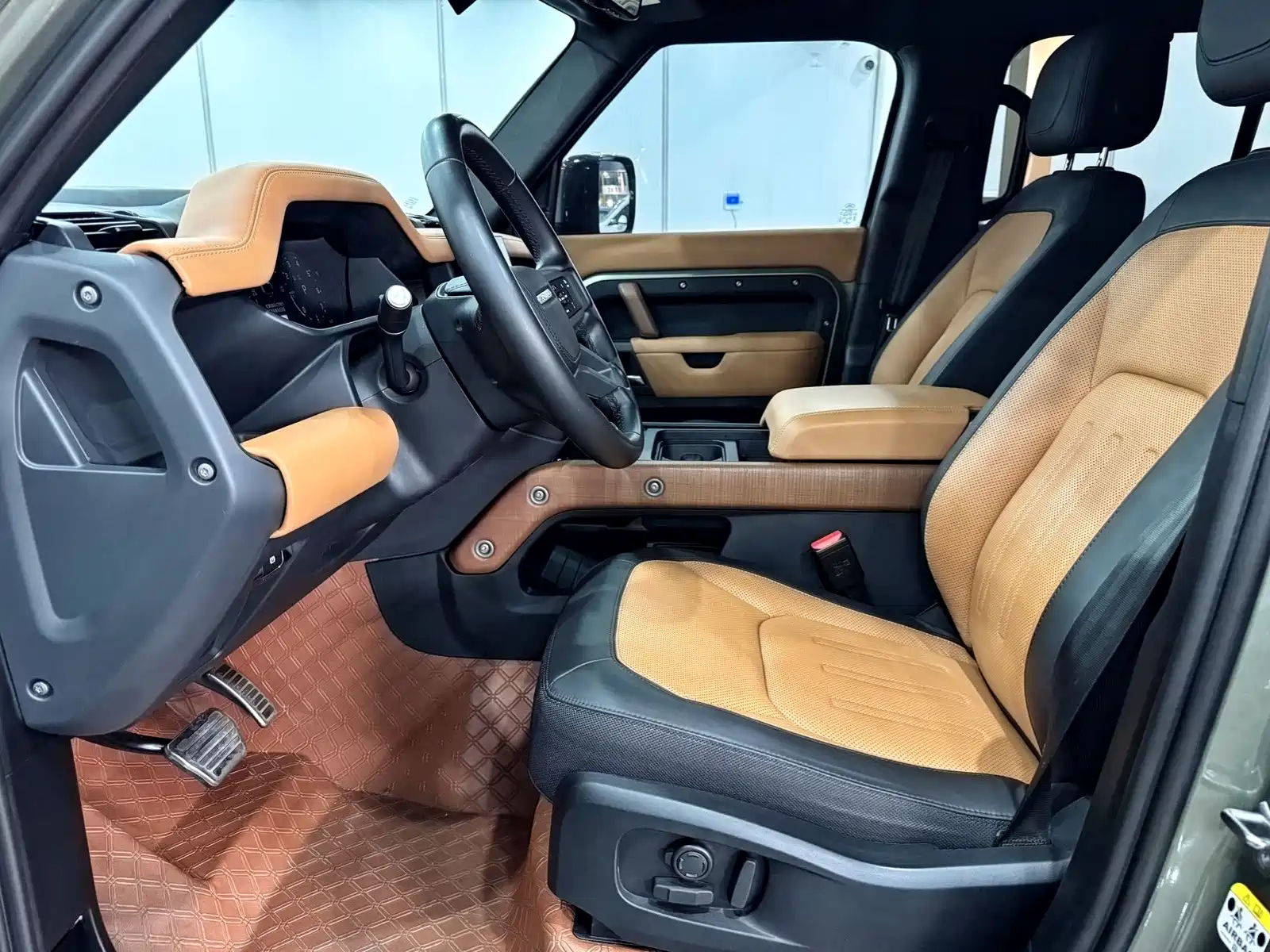 Photo 8 - Land Rover Defender