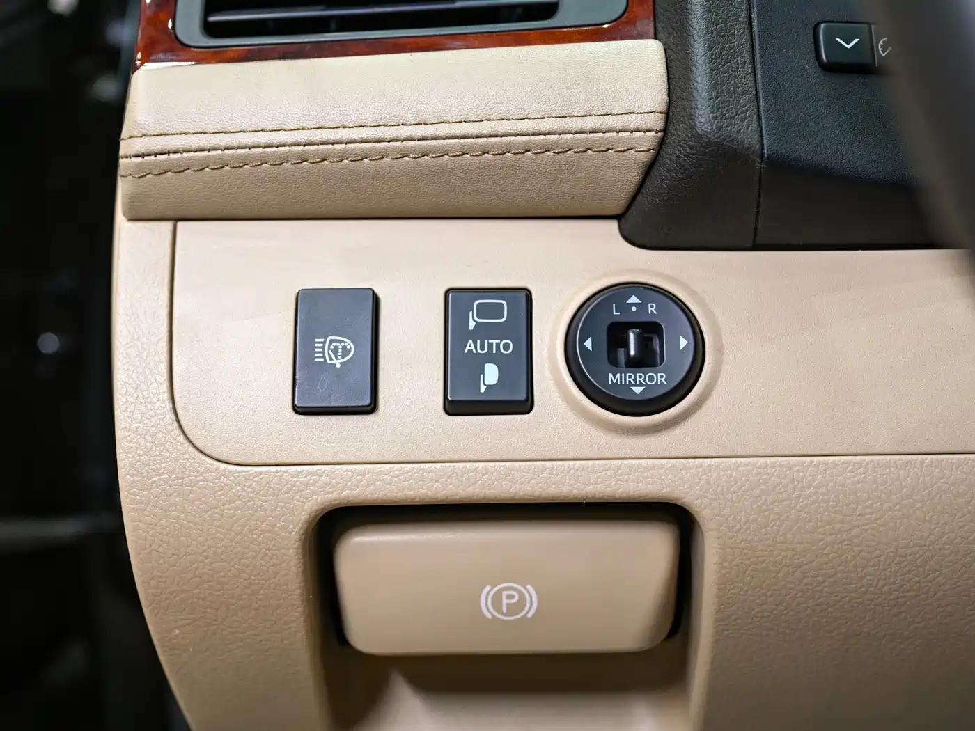 Toyota Crown 2012 2.5L Royal Leather Edition фото 19