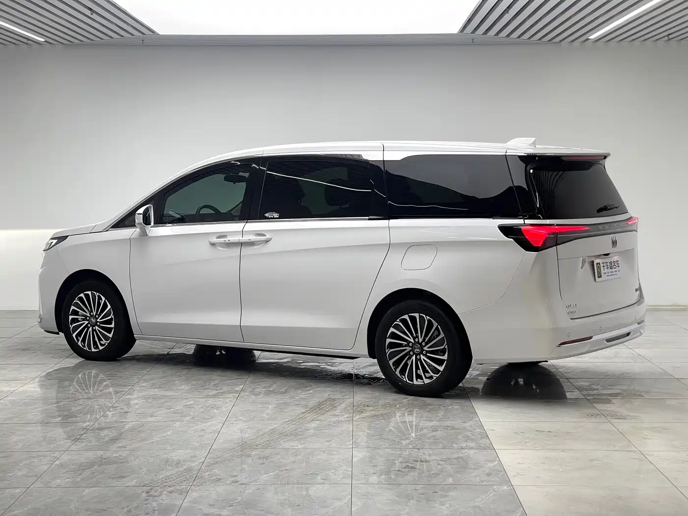 Buick GL8 New Energy 2025 Landprestige First Edition 7-Seater фото 4