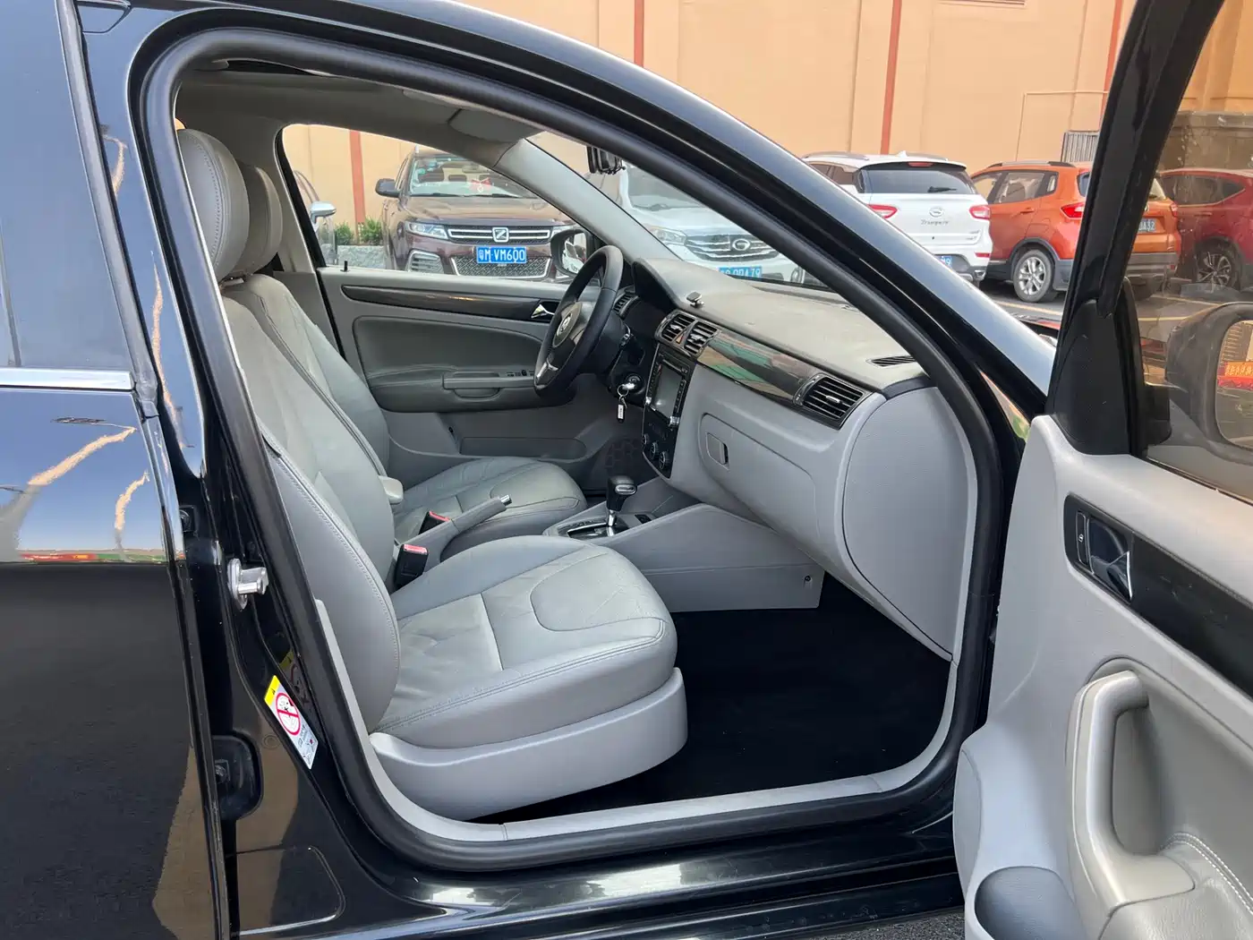 Volkswagen Bora 2013 2012 1.6L Automatic Luxury Model