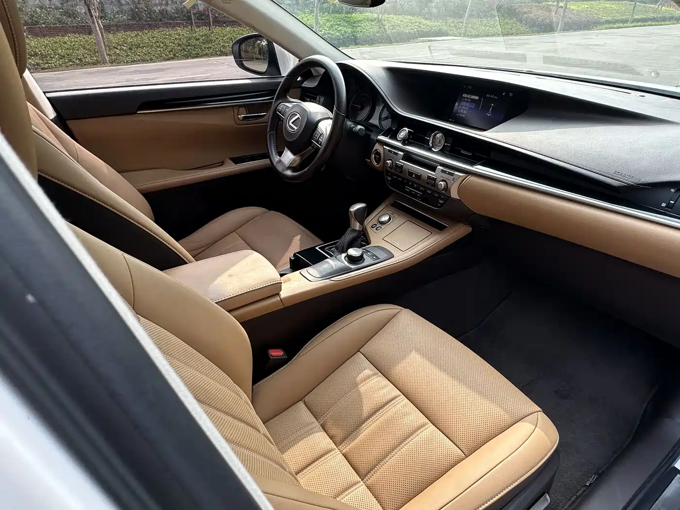 Lexus ES 2015 300h Comfort Edition фото 10