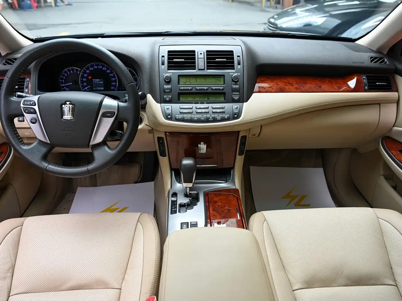 Toyota Crown 2012 2.5L Royal Leather Edition фото 14