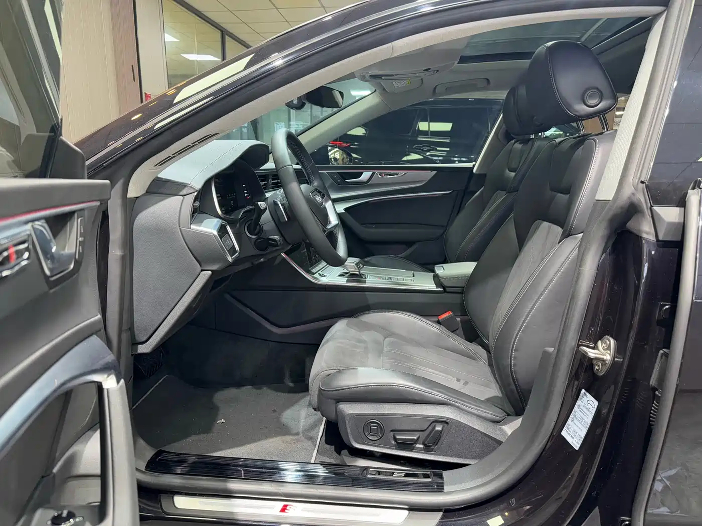 Audi A7L 2024 45TFSI S-line Dream Edition Crystal Package фото 5