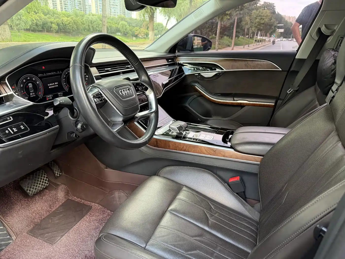 Photo 4 - Audi A8