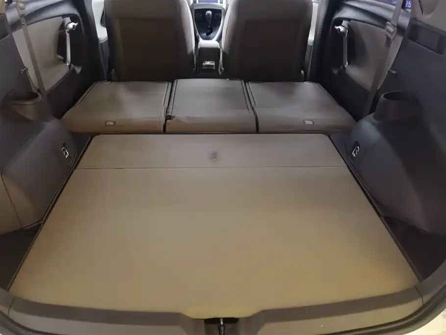 Toyota E'Z 2014 Xingyao 180E CVT Elite фото 4