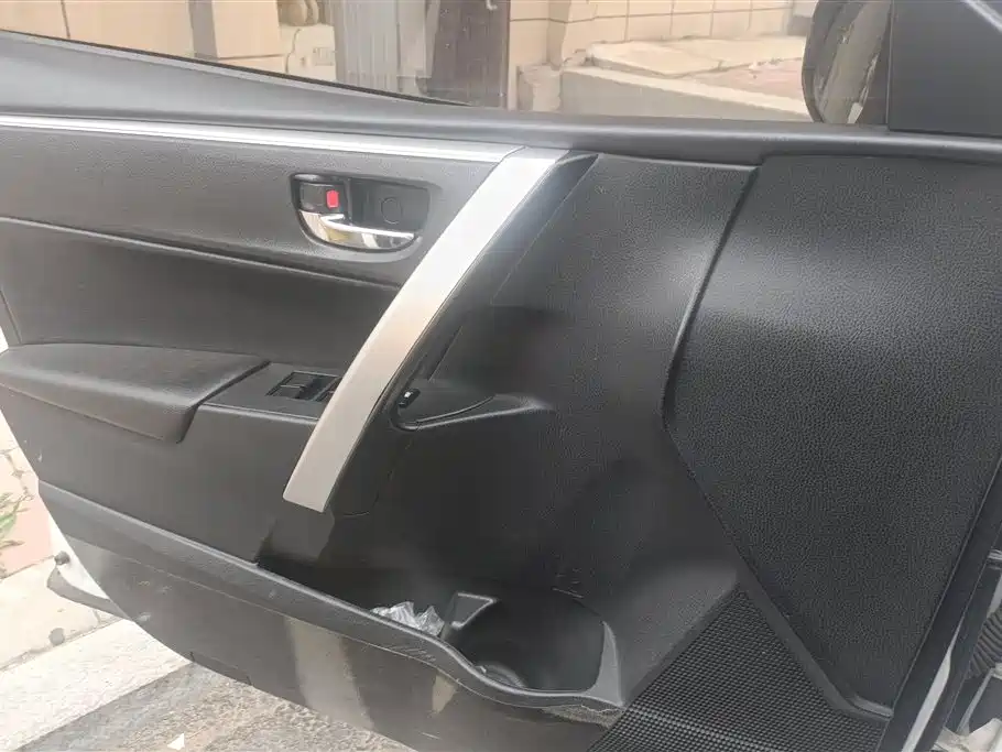Toyota Corolla 2017 Facelift 1.2T S-CVT GL-i Leather Edition фото 7