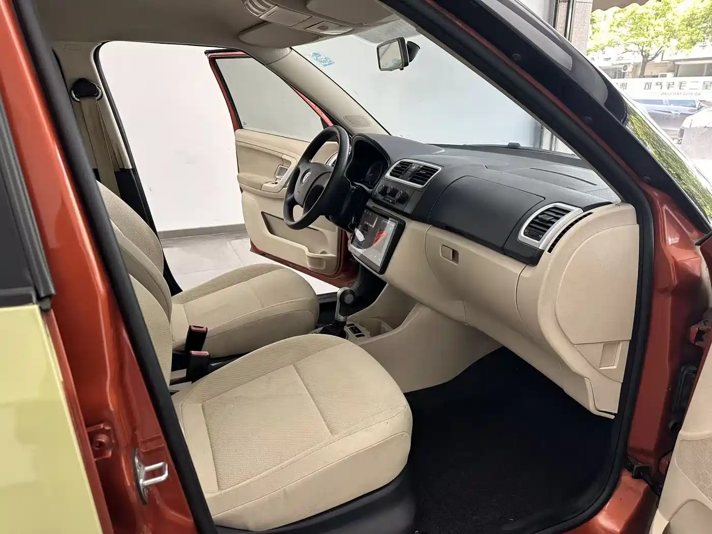 Škoda Fabia 2009 Model 1.6L Automatic JingLing Edition фото 6