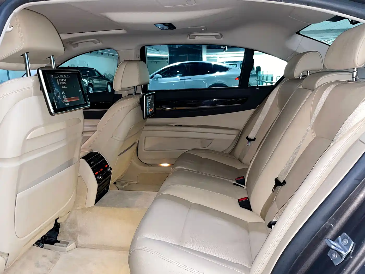 BMW 7 Series 2013 Model 740Li Leading фото 12