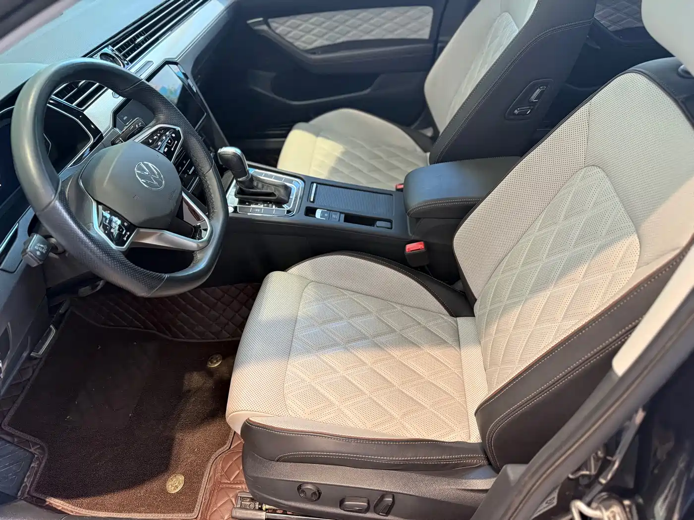 Volkswagen Magotan 2023 Model 2 Million Commemorative Edition 330TSI DSG Luxury фото 8