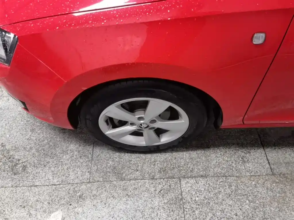 Škoda Skoda Rapid Spaceback 2016 Facelift 1.6L Manual Innovation Edition фото 23