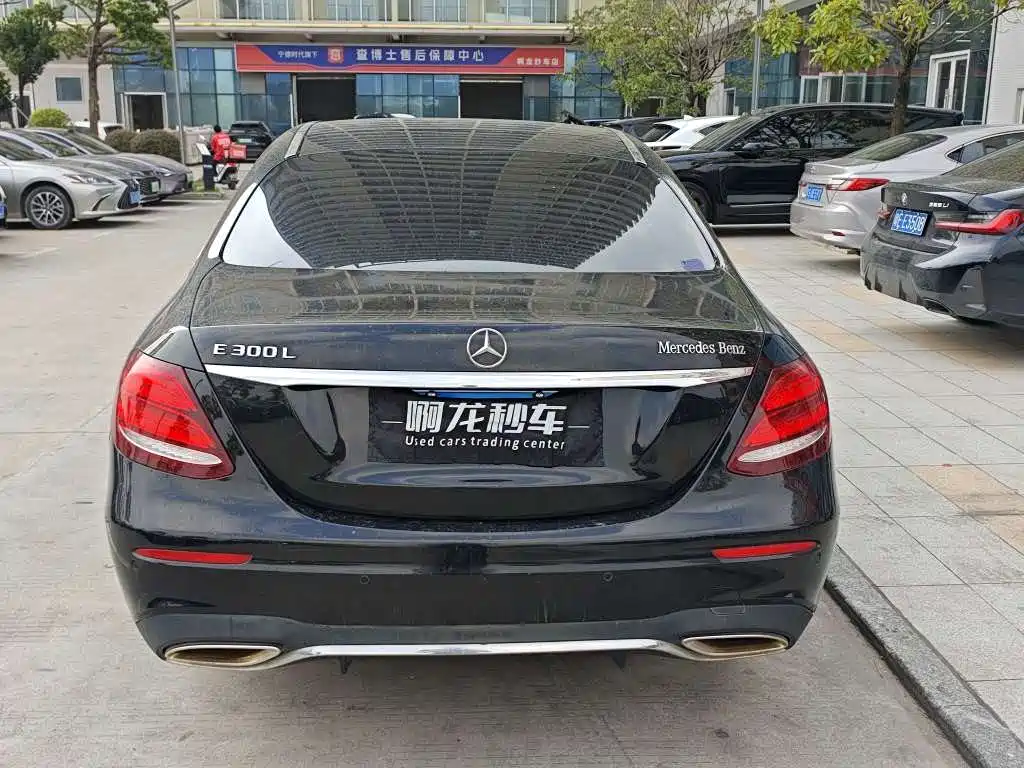 Фото 9 - Mercedes-Benz E-Class