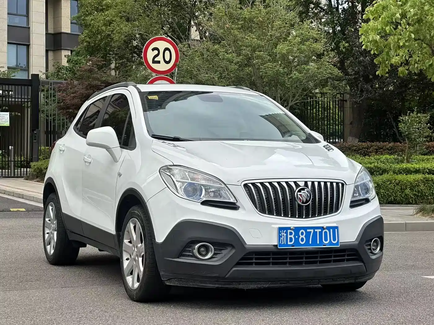 Buick Encore 2014 1.4T Automatic 2WD Urban Elite фото 3