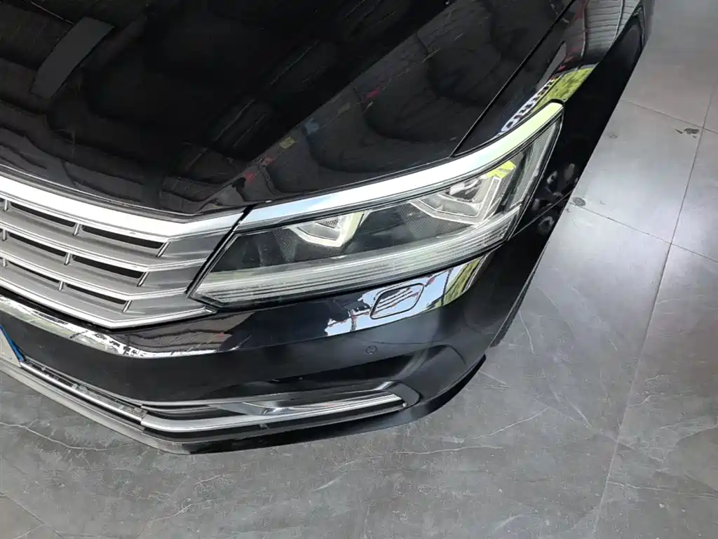 Volkswagen Passat 2016 330TSI DSG Executive Edition фото 24