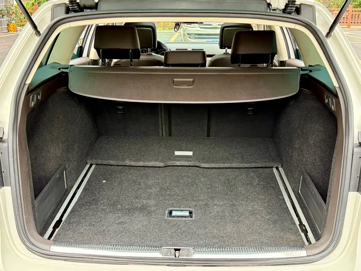 Volkswagen Magotan (Import) 2012 Wagon 2.0TSI Luxury фото 13