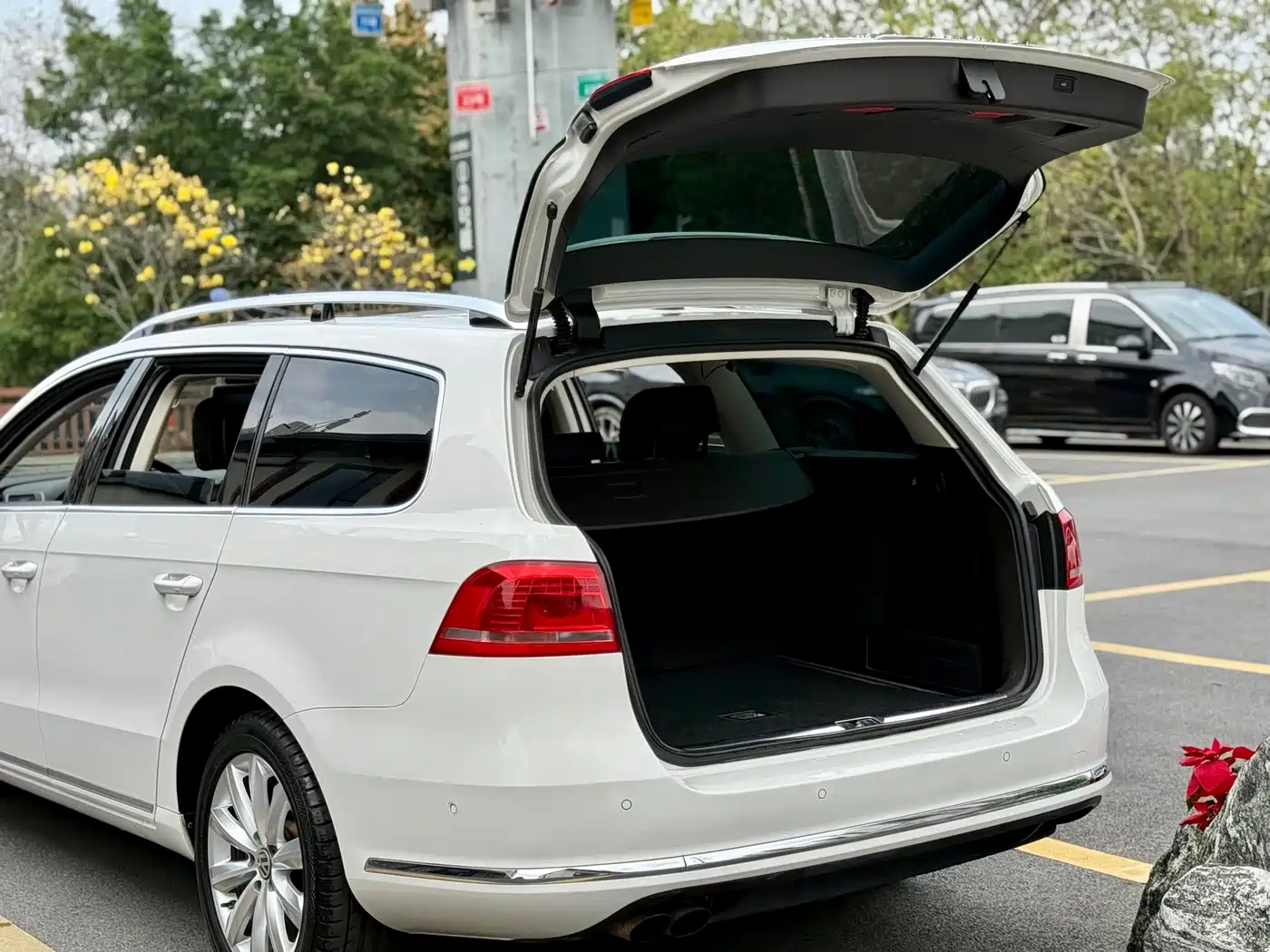 Volkswagen Magotan (Import) 2012 Wagon 2.0TSI Luxury фото 14