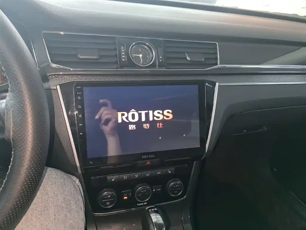 Volkswagen Passat 2016 330TSI DSG Executive Edition фото 13