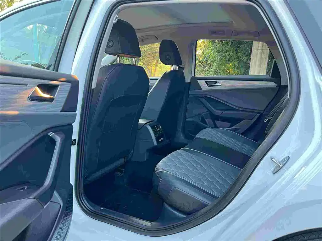 Volkswagen Sagitar 2023 300TSI DSG Surpassing Edition фото 7