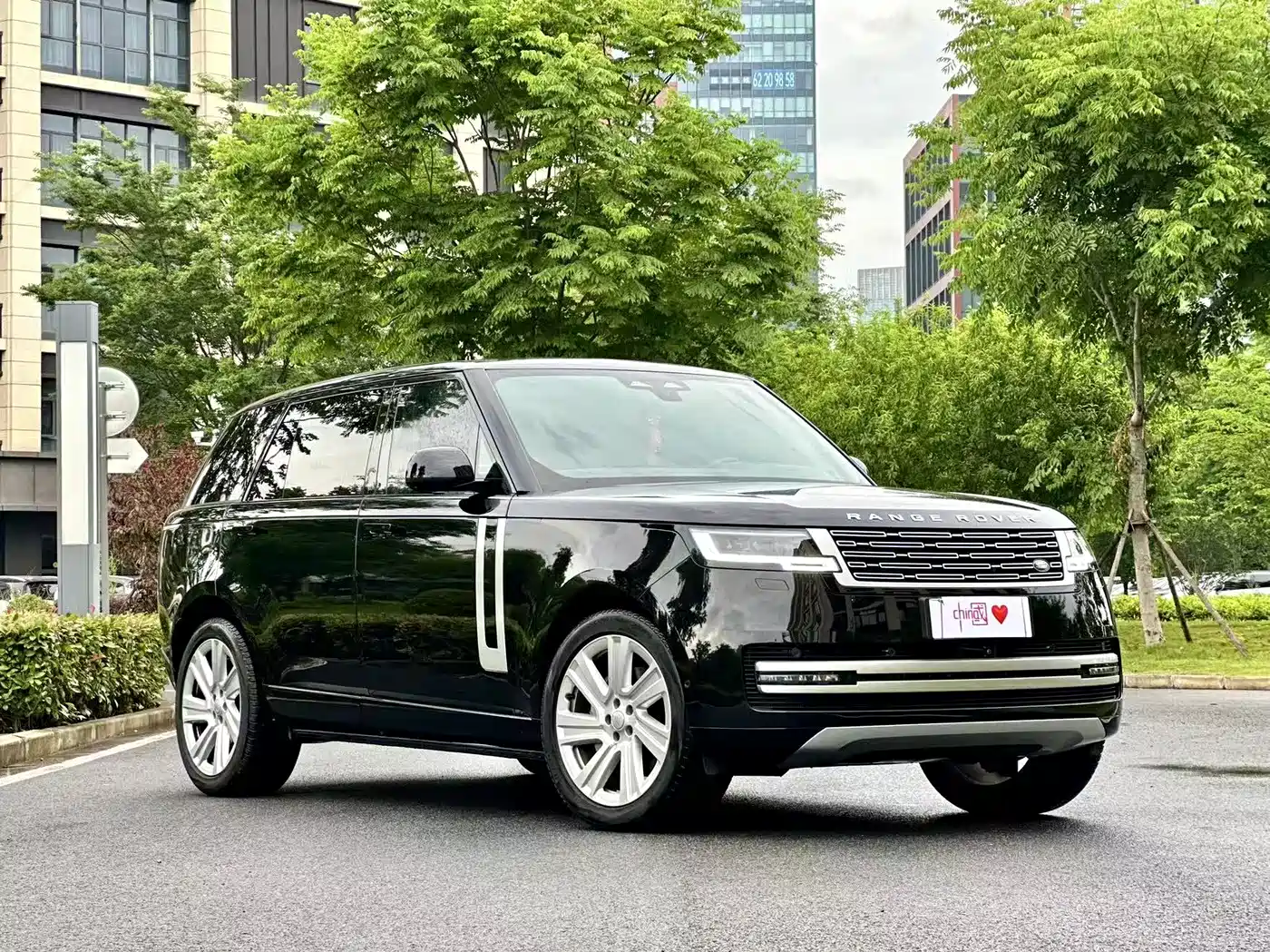 Land Rover Range Rover 2024 3.0 L6 400PS Genesis Extended фото 3