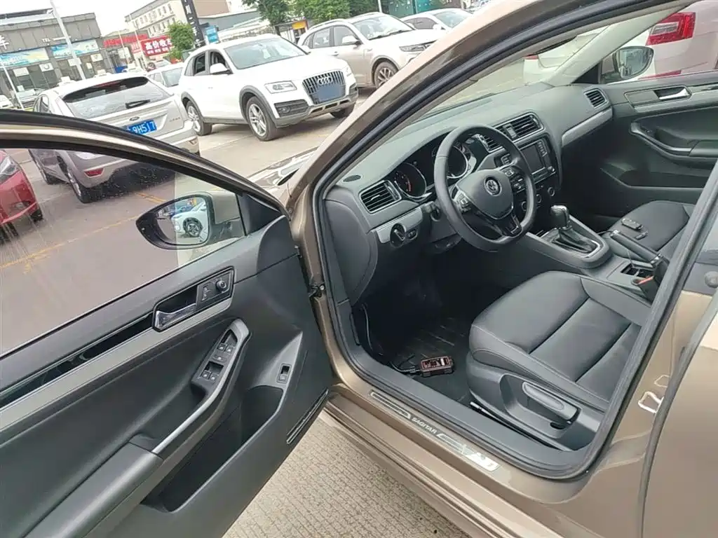 Volkswagen Sagitar 2018 280TSI DSG Spark Edition фото 16