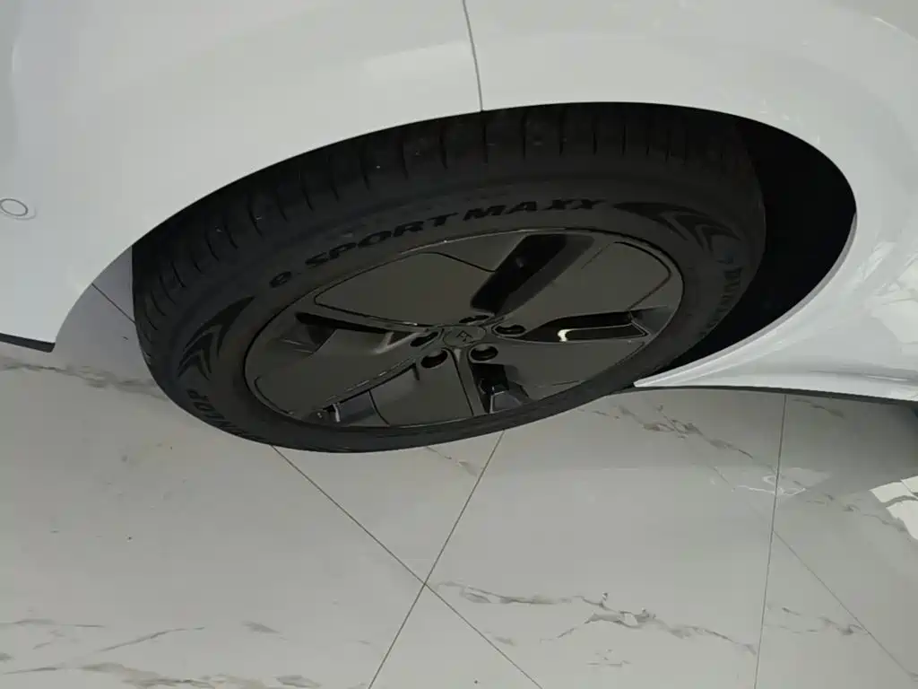 Li Auto i6 2026 2025 2WD Base Model