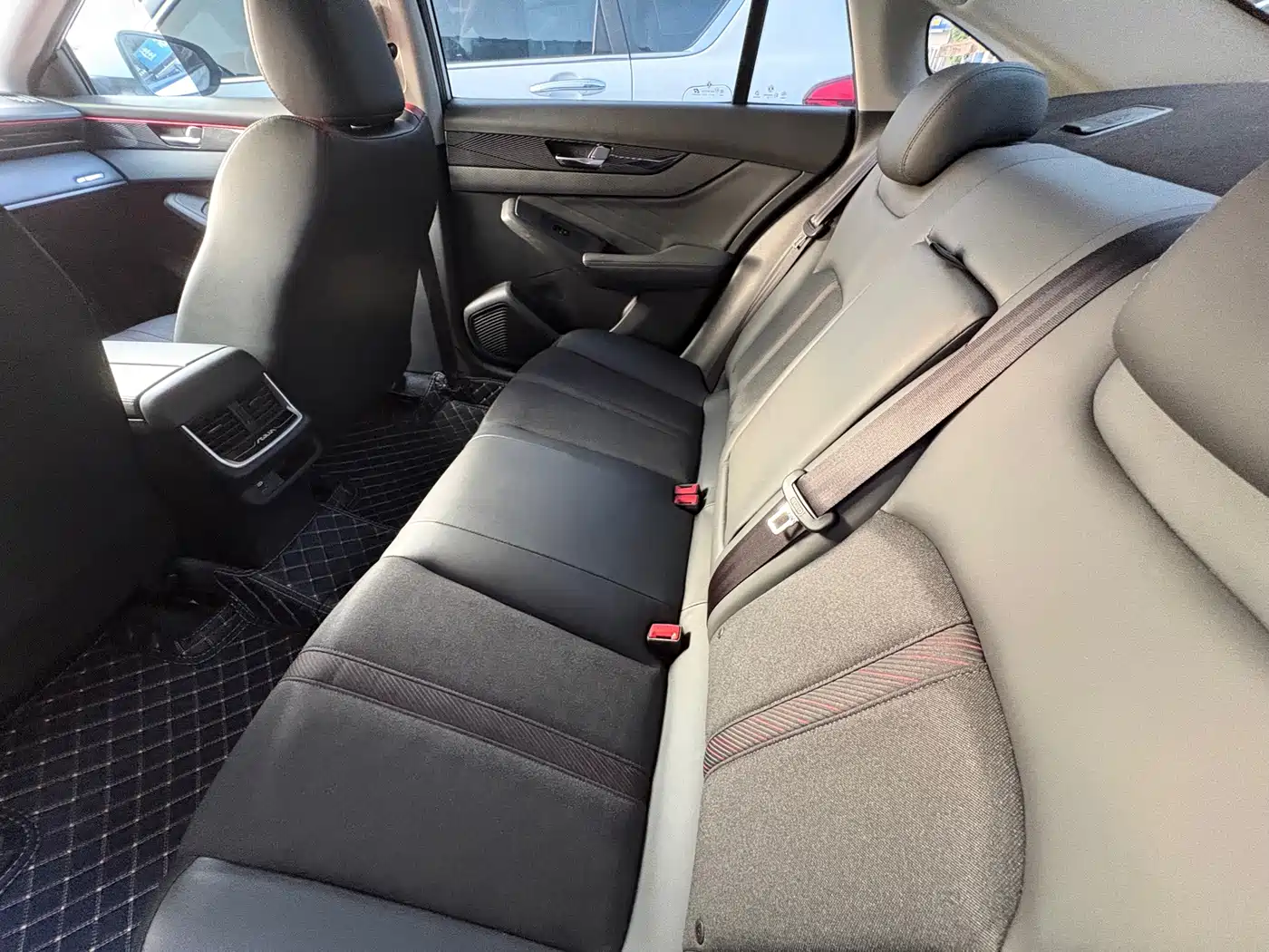 Dongfeng Aeolus Yixuan MAX 2024 2023 1.5T Ultra Stylish Dad Edition