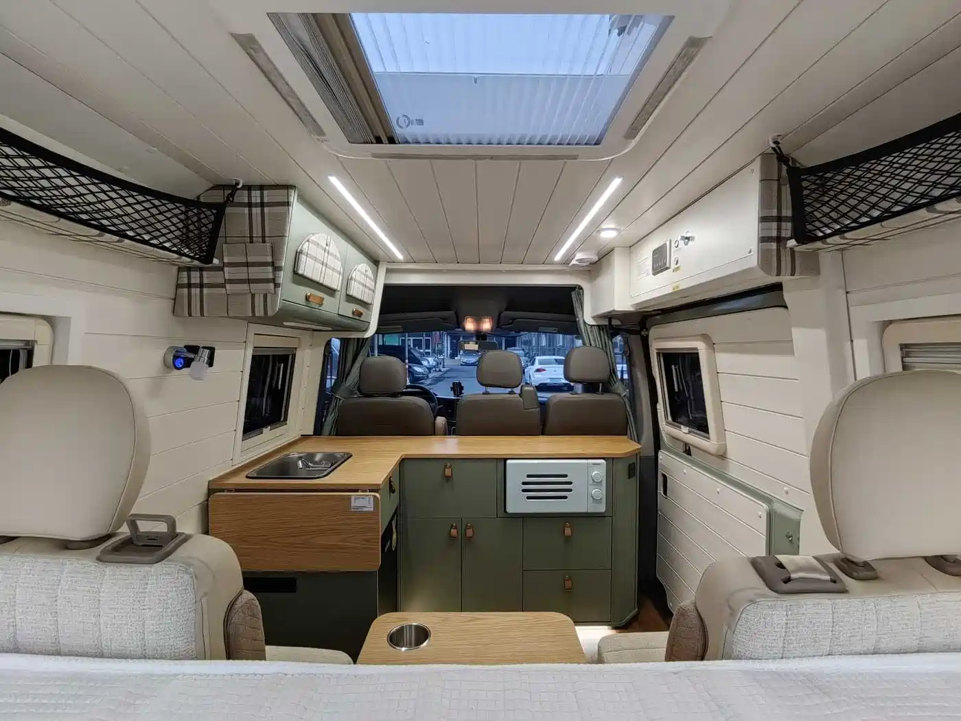 SAIC Maxus V80 RV 2022 2.0T Traveler RVLIFE Camping Edition фото 7