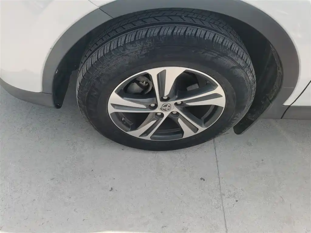 Toyota RAV4 Rongfang 2015 2.0L CVT 2WD Trend Edition фото 23