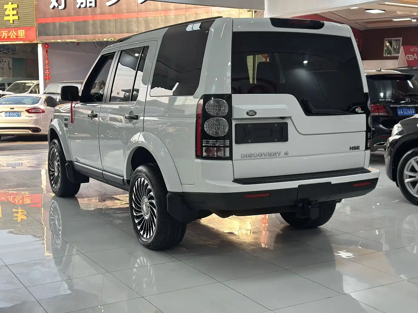 Land Rover Discovery 2013 3.0 SDV6 HSE Diesel фото 4