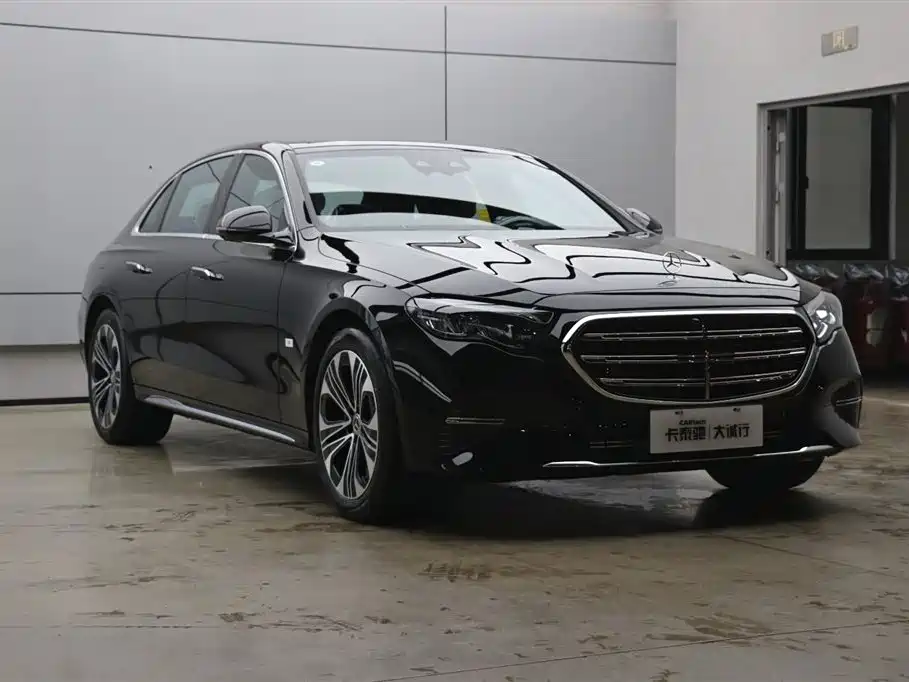 Mercedes-Benz E-Class фото 24