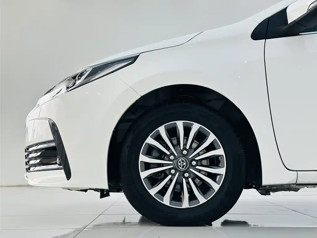 Toyota Corolla 2018 1.2T S-CVT GL-i Smart Shine Edition фото 9
