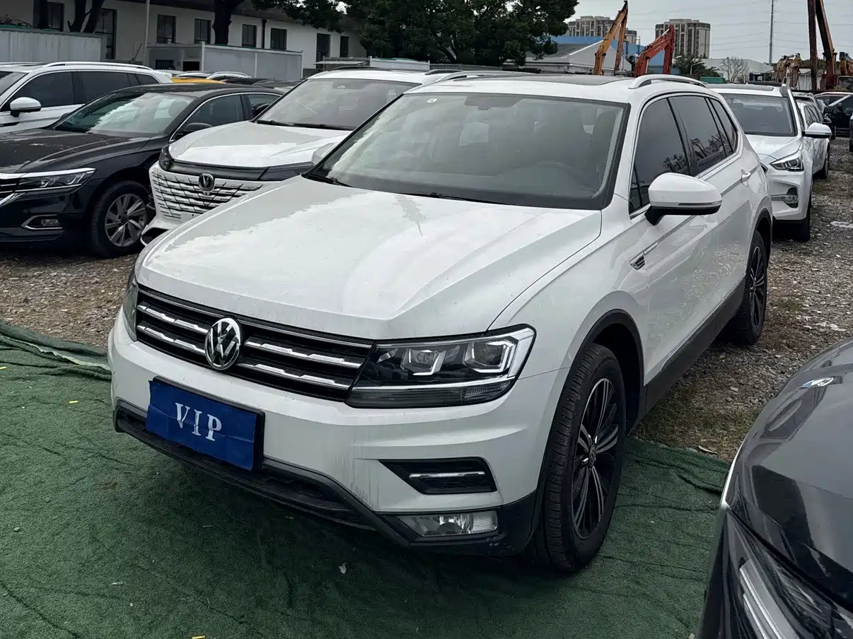 Фото 1 - Volkswagen Tiguan L