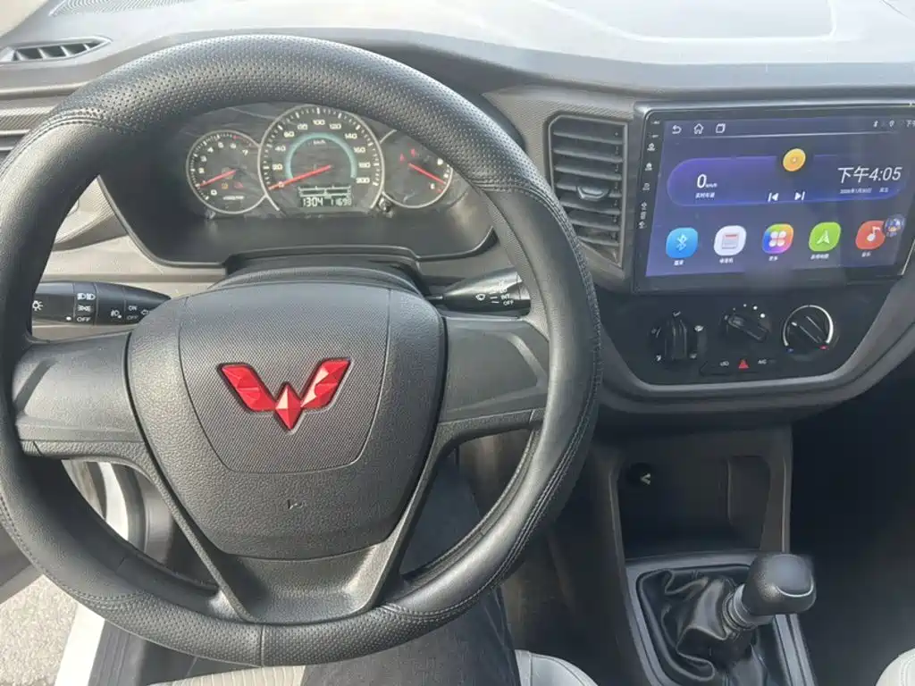 Wuling Motors Wuling Hongguang V 2024 2022 1.5L Dynamic Luxury Edition Hydraulic Power Steering LAR