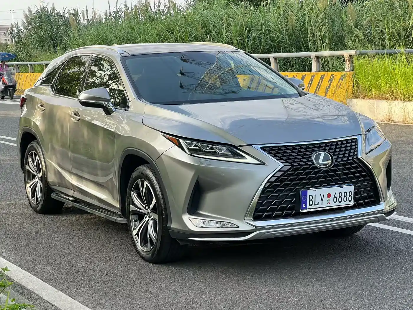 Фото 3 - Lexus RX