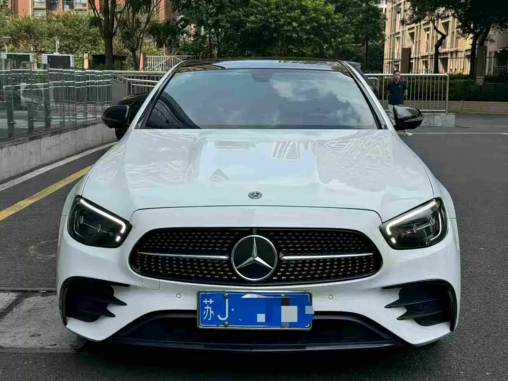 Фото 3 - Mercedes-Benz E-Class