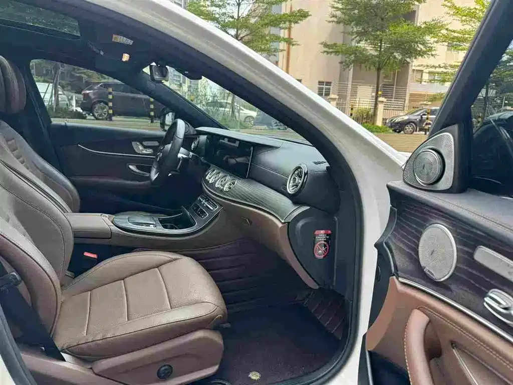Фото 7 - Mercedes-Benz E-Class
