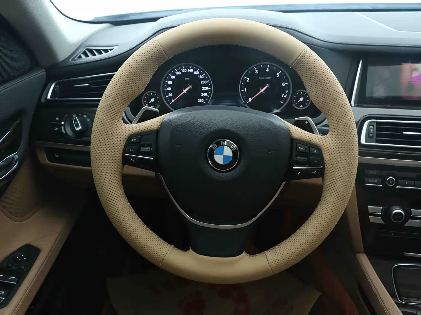 BMW 7 Series 2013 Model 740Li Leading фото 8