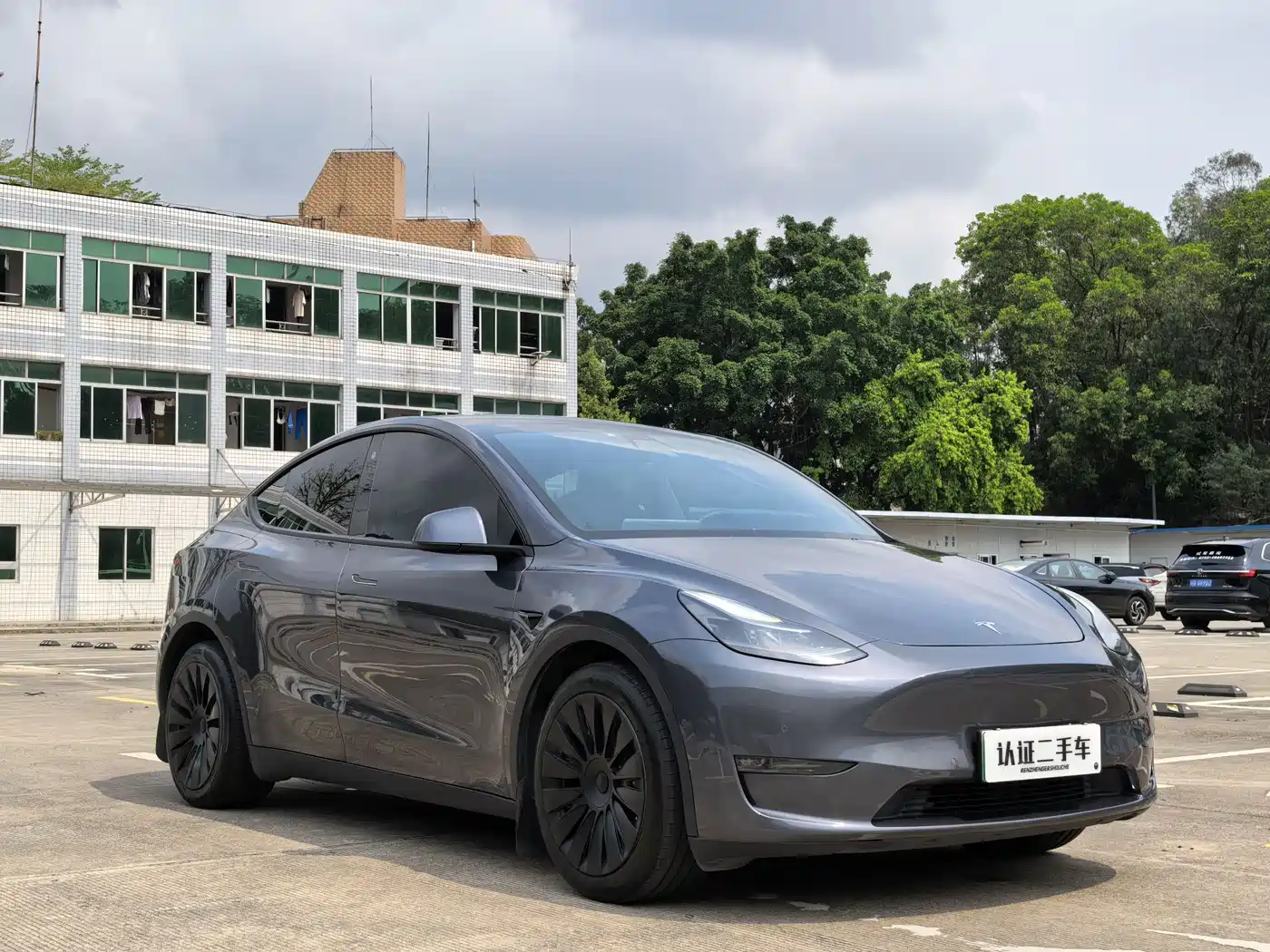 TESLA MODEL Y