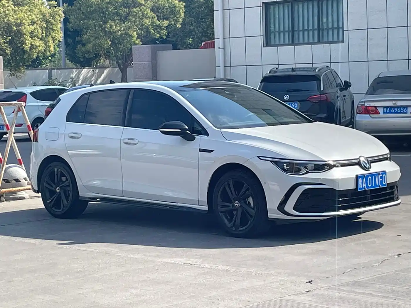 VOLKSWAGEN GOLF